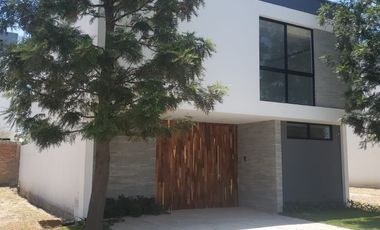 Hermosa casa en venta en Privanza Coto senda con los mejores acabados, por debajo de su valor