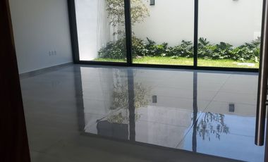 Hermosa casa en venta en Privanza Coto senda con los mejores acabados, por debajo de su valor