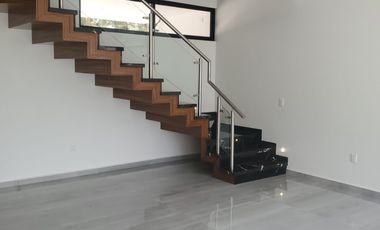 Hermosa casa en venta en Privanza Coto senda con los mejores acabados, por debajo de su valor