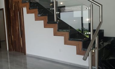 Hermosa casa en venta en Privanza Coto senda con los mejores acabados, por debajo de su valor