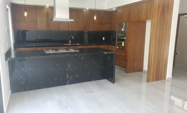 Hermosa casa en venta en Privanza Coto senda con los mejores acabados, por debajo de su valor