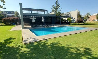 Hermosa casa en venta en Privanza Coto senda con los mejores acabados, por debajo de su valor