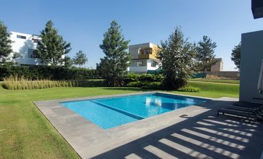 Hermosa casa en venta en Privanza Coto senda con los mejores acabados, por debajo de su valor