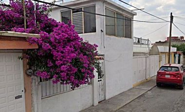 CASA EN COACALCO, AMPLIA, BONITA, CUENTA CON TODOS LOS SERVICIOS.