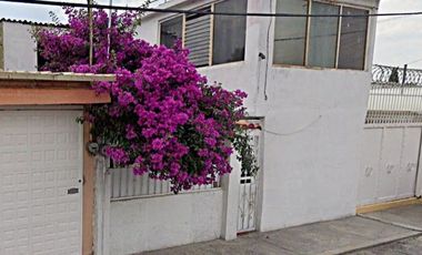 CASA EN COACALCO, AMPLIA, BONITA, CUENTA CON TODOS LOS SERVICIOS.