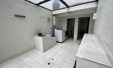 Casa San Isidro 2 , 602 ,75mts.habitables.Suite independiente, 5 parqueaderos. 1850,00 incluido alícuota. Precio venta: $495.000,00