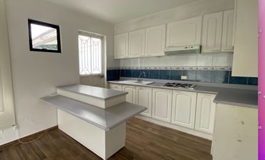 Casa San Isidro 2 , 602 ,75mts.habitables.Suite independiente, 5 parqueaderos. 1850,00 incluido alícuota. Precio venta: $495.000,00