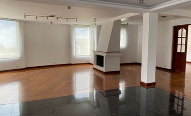 Casa San Isidro 2 , 602 ,75mts.habitables.Suite independiente, 5 parqueaderos. 1850,00 incluido alícuota. Precio venta: $495.000,00