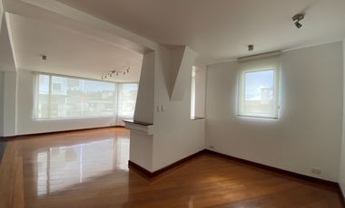 Casa San Isidro 2 , 602 ,75mts.habitables.Suite independiente, 5 parqueaderos. 1850,00 incluido alícuota. Precio venta: $495.000,00