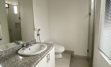 Casa San Isidro 2 , 602 ,75mts.habitables.Suite independiente, 5 parqueaderos. 1850,00 incluido alícuota. Precio venta: $495.000,00