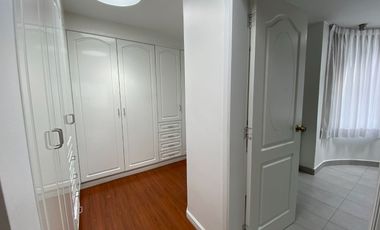 Casa San Isidro 2 , 602 ,75mts.habitables.Suite independiente, 5 parqueaderos. 1850,00 incluido alícuota. Precio venta: $495.000,00