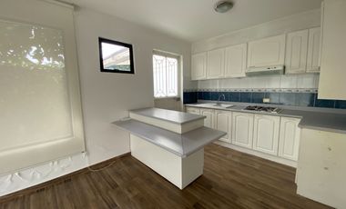 Casa San Isidro 2 , 602 ,75mts.habitables.Suite independiente, 5 parqueaderos. 1850,00 incluido alícuota. Precio venta: $495.000,00