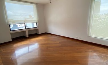 Casa San Isidro 2 , 602 ,75mts.habitables.Suite independiente, 5 parqueaderos. 1850,00 incluido alícuota. Precio venta: $495.000,00