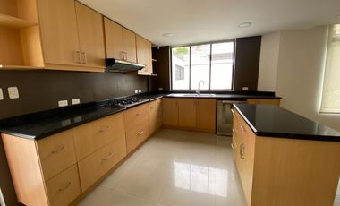 Casa San Isidro 2 , 602 ,75mts.habitables.Suite independiente, 5 parqueaderos. 1850,00 incluido alícuota. Precio venta: $495.000,00