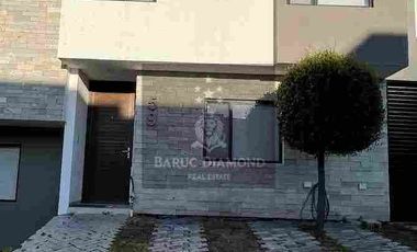 Renta casa en Zibata