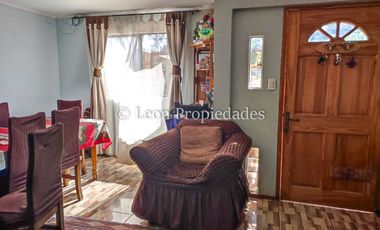 Leon Propiedades vende casa en Curacaví Centro.