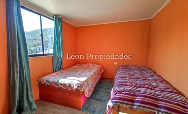 Leon Propiedades vende casa en Curacaví Centro.