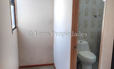 Leon Propiedades vende casa en Curacaví Centro.