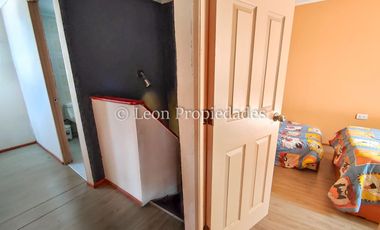 Leon Propiedades vende casa en Curacaví Centro.