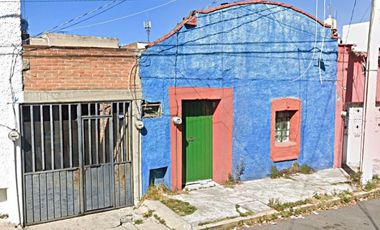 Nosotros no te hacemos perder tu tiempo!!! 🏡 ¡Invierte en el Corazón de Toluca! Casa con Gran Potencial a Precio de Oportunidad