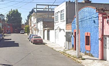 Nosotros no te hacemos perder tu tiempo!!! 🏡 ¡Invierte en el Corazón de Toluca! Casa con Gran Potencial a Precio de Oportunidad