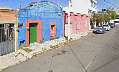 Nosotros no te hacemos perder tu tiempo!!! 🏡 ¡Invierte en el Corazón de Toluca! Casa con Gran Potencial a Precio de Oportunidad