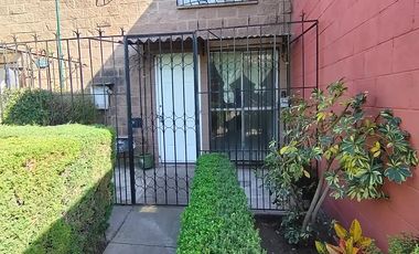 Santa Elena Casa En Privada Con Portón Eléctrico