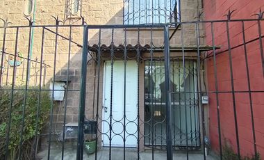 Santa Elena Casa En Privada Con Portón Eléctrico