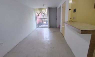 Santa Elena Casa En Privada Con Portón Eléctrico