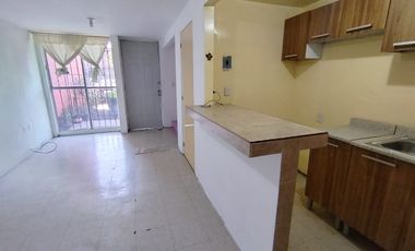 Santa Elena Casa En Privada Con Portón Eléctrico