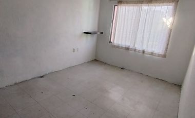 Santa Elena Casa En Privada Con Portón Eléctrico