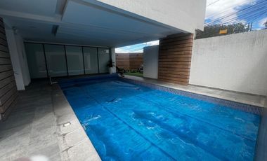 HERMOSA SUITE DE VENTA EN EDIFICIO MODERNO EN TUMBACO!!