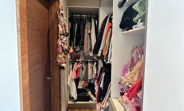 HERMOSA SUITE DE VENTA EN EDIFICIO MODERNO EN TUMBACO!!