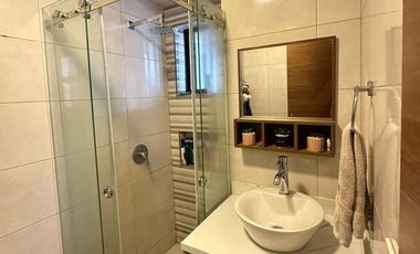 HERMOSA SUITE DE VENTA EN EDIFICIO MODERNO EN TUMBACO!!