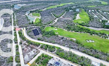 Casa en Preventa en Cancún en Kiva en Cancun Country Club con 4 Recámaras, alberca y Jardín