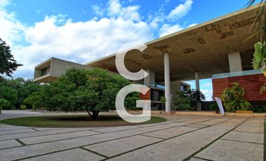 Casa en Preventa en Cancún en Kiva en Cancun Country Club con 4 Recámaras, alberca y Jardín