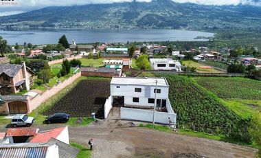 Casa Campestre de Estreno en Otavalo sector San Rafael con Vista a la Laguna