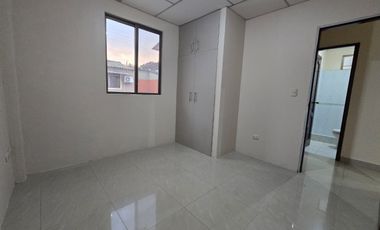 Alquiler – Casa de 2 Plantas en Excelente Ubicación Urbanización La Joya Etapa Murano