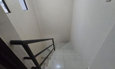 Alquiler – Casa de 2 Plantas en Excelente Ubicación Urbanización La Joya Etapa Murano