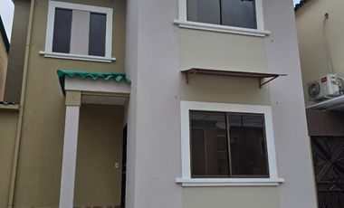 Alquiler – Casa de 2 Plantas en Excelente Ubicación Urbanización La Joya Etapa Murano