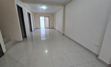 Alquiler – Casa de 2 Plantas en Excelente Ubicación Urbanización La Joya Etapa Murano