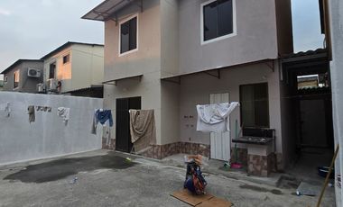 Alquiler – Casa de 2 Plantas en Excelente Ubicación Urbanización La Joya Etapa Murano