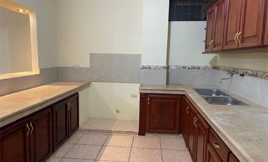 SE RENTA DEPARTAMENTO CON GARAJE, CENTRO MACHALA