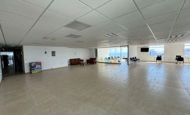 RENTO OFICINA CERCA DE PLAZA AMERICAS Y DE ANDAMAR