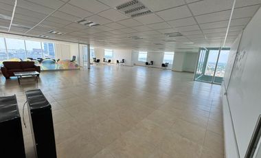 RENTO OFICINA CERCA DE PLAZA AMERICAS Y DE ANDAMAR