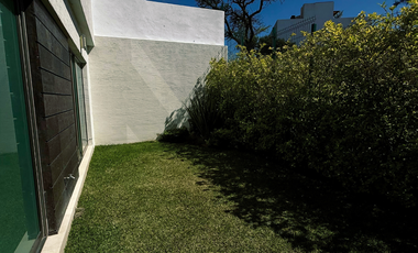 Casa moderna Tres Marías | 4 Recámaras |  2 Filtros de Seguridad | 200 m² | 30,000 mts2 de áreas verdes.