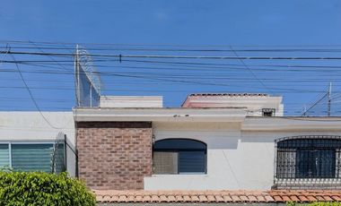 CASA EN VENTA JARDINES UNIVERSIDAD