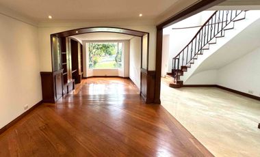 VENTA  CASA  NO ADOSADA EN UNIDAD CERRADA . Transversal  superior. El Poblado Medellín