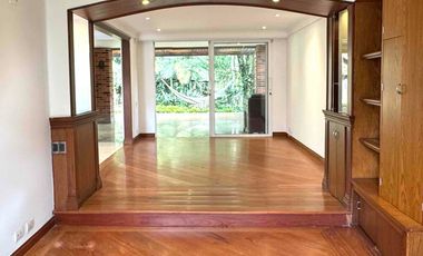 VENTA  CASA  NO ADOSADA EN UNIDAD CERRADA . Transversal  superior. El Poblado Medellín