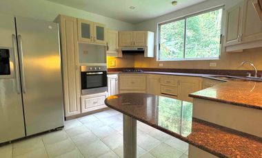 VENTA  CASA  NO ADOSADA EN UNIDAD CERRADA . Transversal  superior. El Poblado Medellín